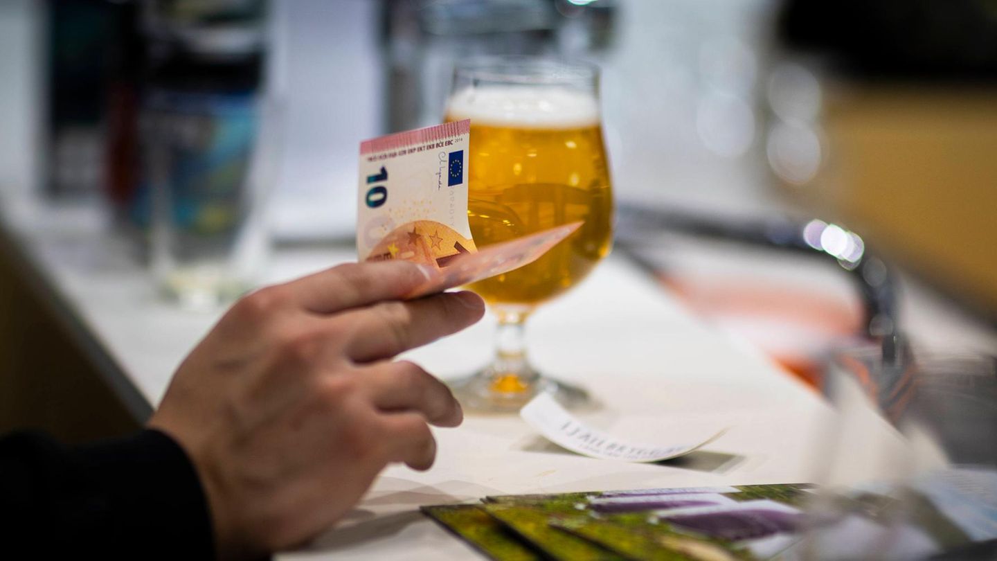 Getränkemarkt: Bier wird teurer – zwei Großbrauereien erhöhen ab Herbst die Preise