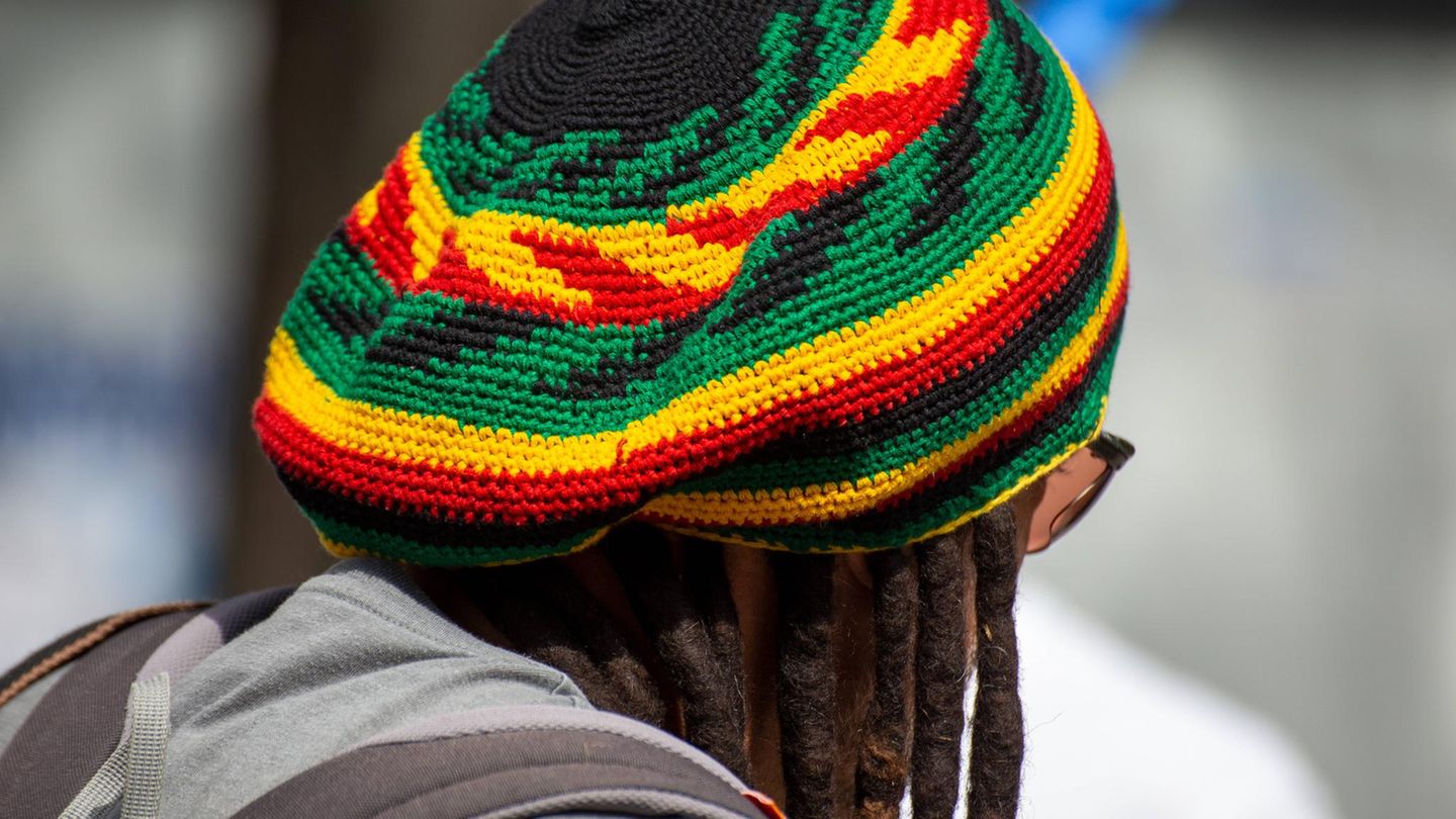 Klage in den USA: Gefängniswärter rasieren Rastafari-Gläubigem die Dreadlocks ab