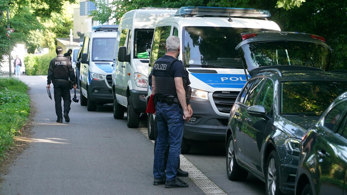 „Kaiserreichsgruppe“: Lauterbach-Entführung geplant: Razzia bei Reichsbürgern in Mecklenburg-Vorpommern