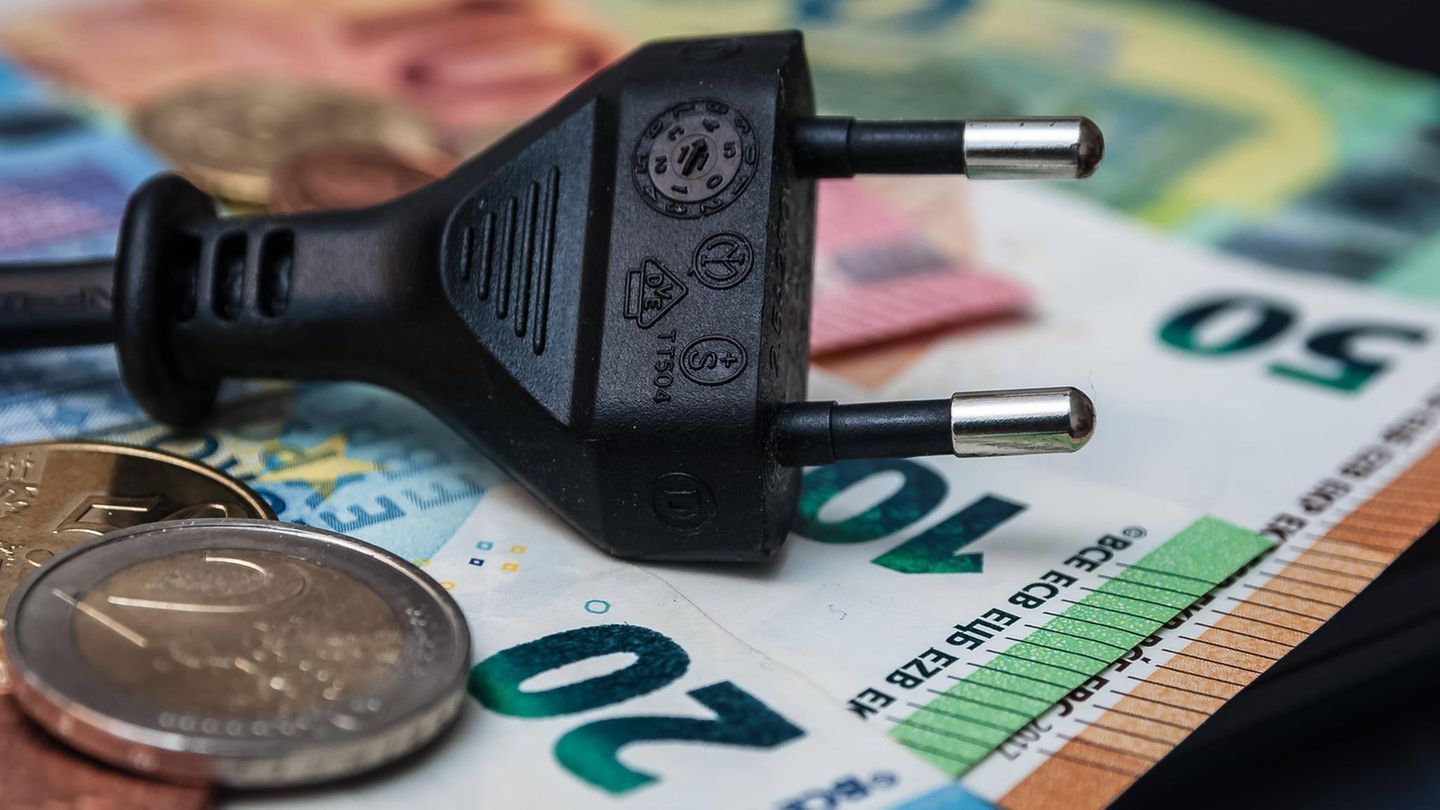Ärger über Bundesregierung: CDU will Stromsteuer senken – Sparhammer bei Wärmepumpenförderung