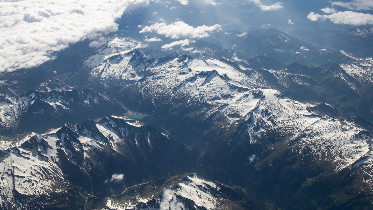 Tirol: Wanderin aus Deutschland stirbt bei 280-Meter-Sturz