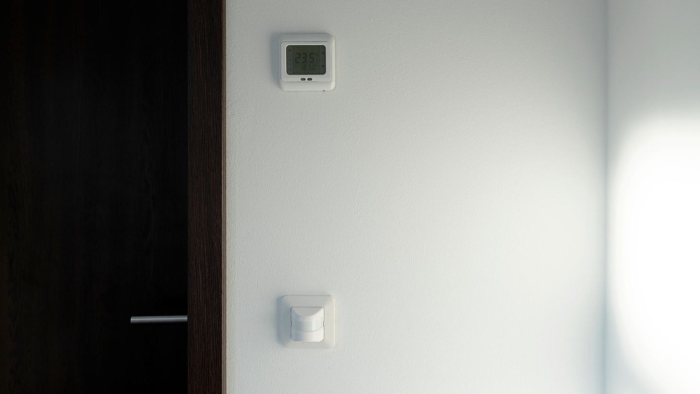 Smart Home Ratgeber: WLAN-Lichtschalter vs. smarte Glühlampe: Welche Beleuchtung für Sie die richtige ist