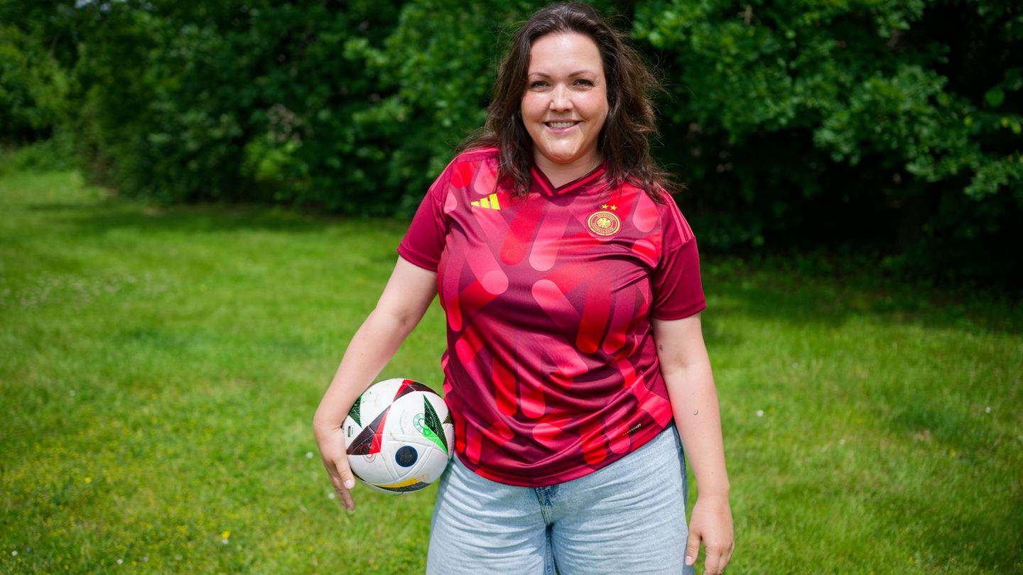 Fernsehen: Schauspielerin Schalow: Männerfußball ist „manchmal Theater“