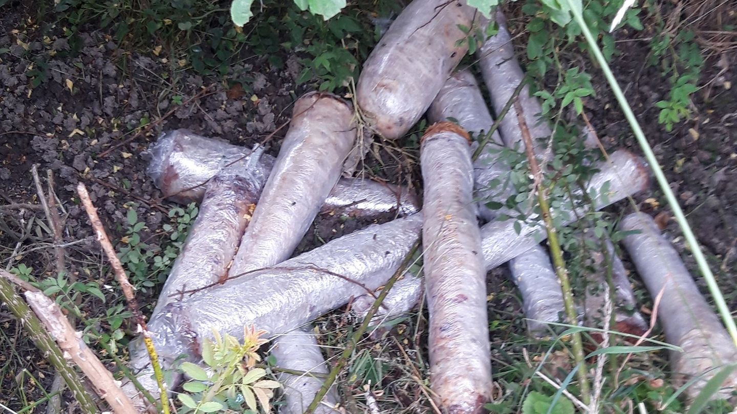 Kurioser Fund: Gammelfleisch? 40 Dönerspieße am Feldweg entsorgt