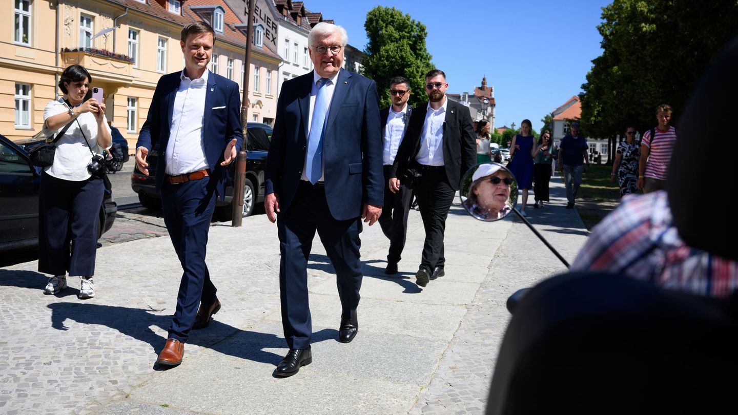 Besuch in Neuruppin: Steinmeier im Vollsprint – Niederlage im Drachenboot