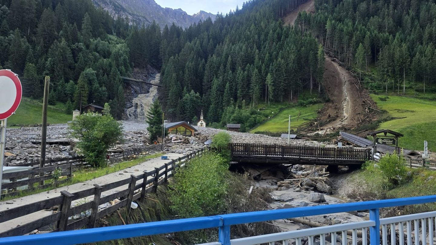 Unwetter: Nach Unwetter in Tirol: Berghütten mit Helikopter evakuiert