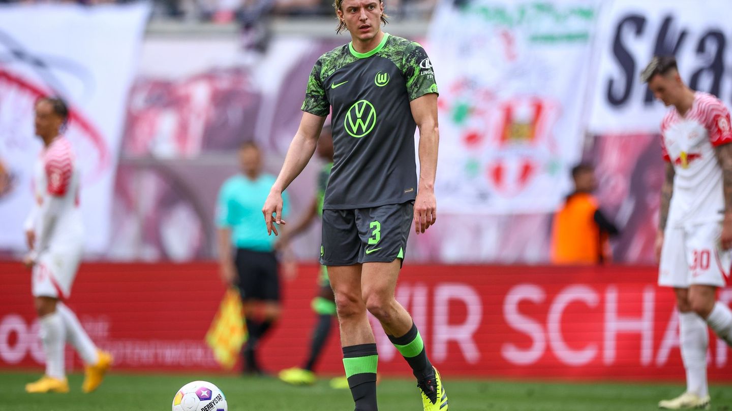 Fußball-Bundesliga: Zu Nmecha: Bornauw wechselt von Wolfsburg nach Leeds