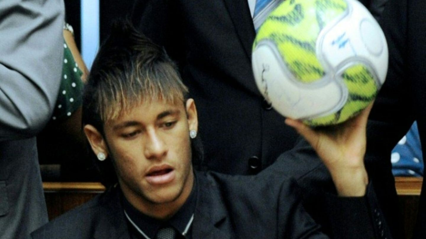 Putschversuch in Brasilien: 17 Jahren Haft für Dieb eines von Neymar signierten Fußballs