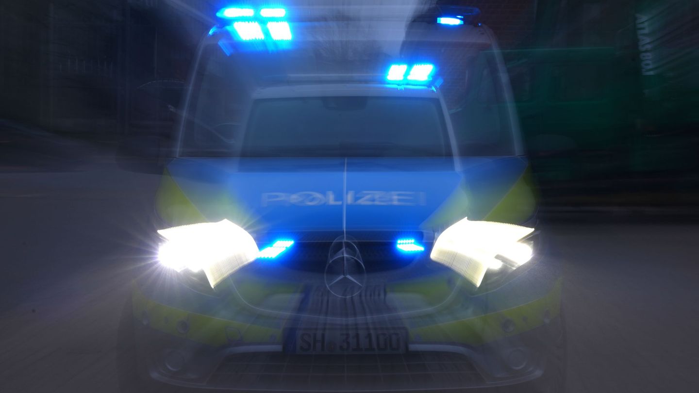 Unfälle: Lkw kippt auf A38 um – ein Schwerverletzter