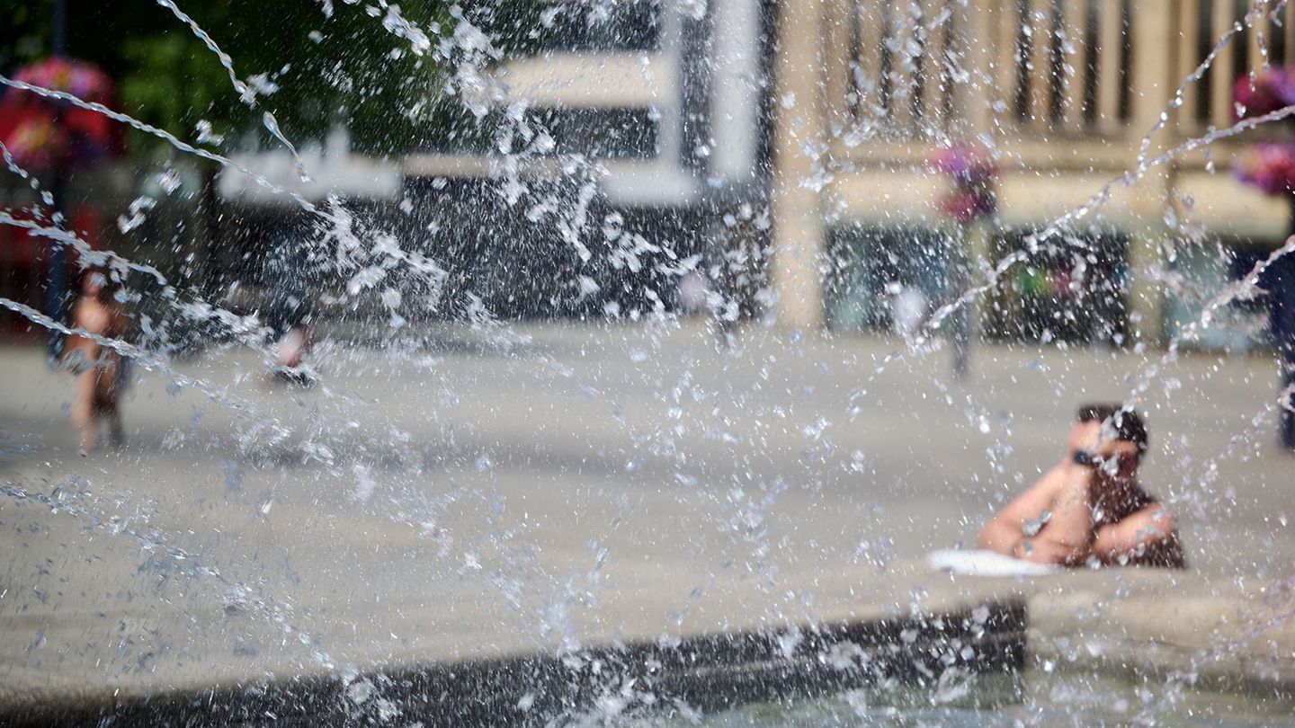 Wetter: Tipps und Wasser von Kommunen für Hitzegeplagte