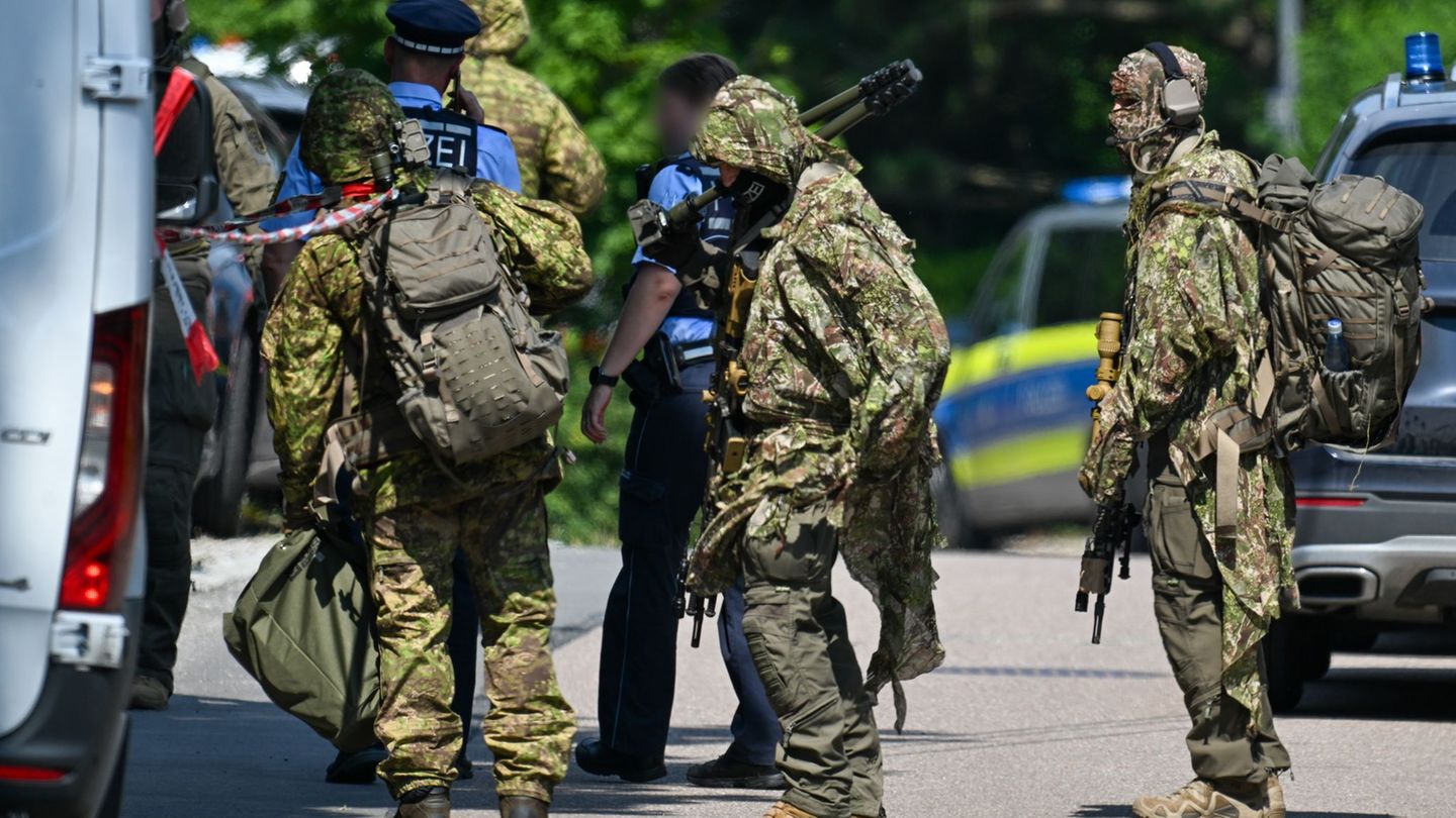 Messerangriff auf Polizei: Mit Kindern verschanzt – Mann soll vor den Haftrichter