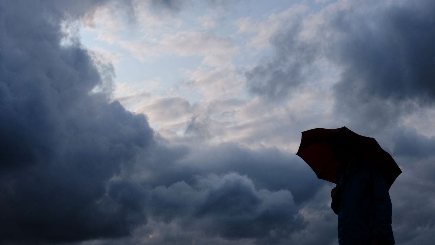 Wetter: Unwetter in NRW: vollgelaufene Keller und umgestürzte Bäume