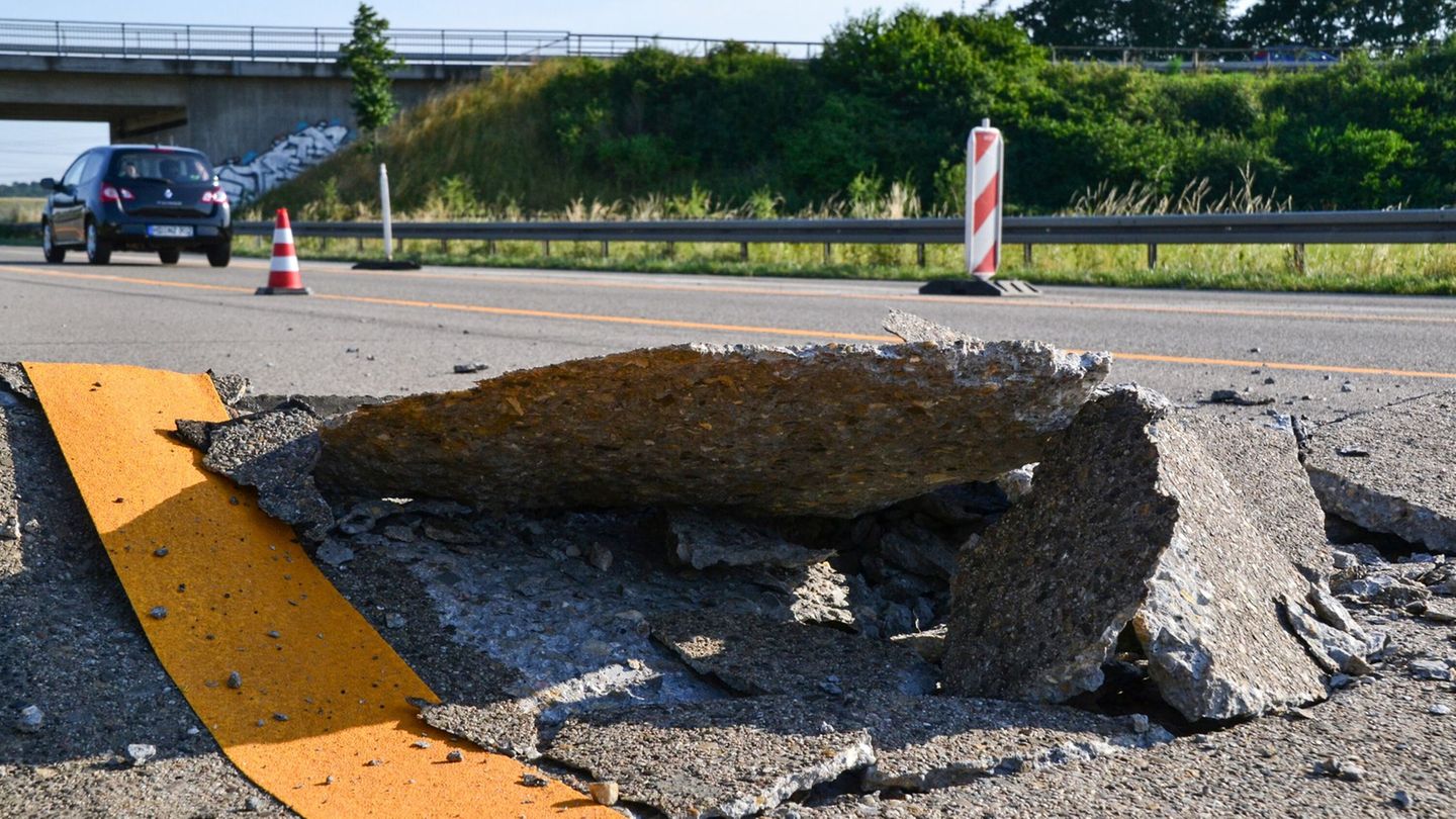 Verkehr: Fahrbahndecke auf A5 hebt sich durch Hitze – Sperrung
