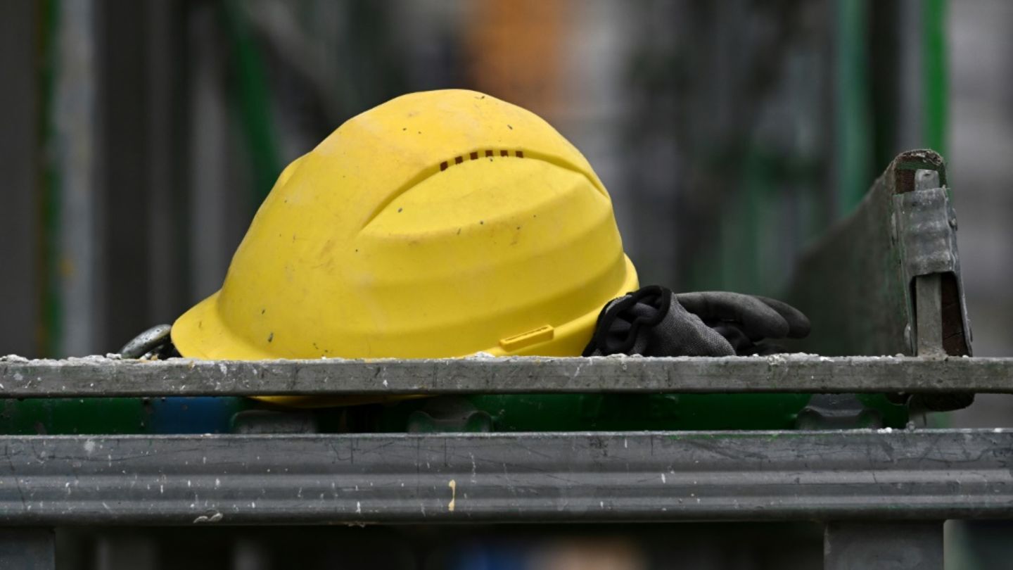Mann unter Mauerteil begraben: Tödlicher Unfall auf Baustelle in Schleswig-Holstein