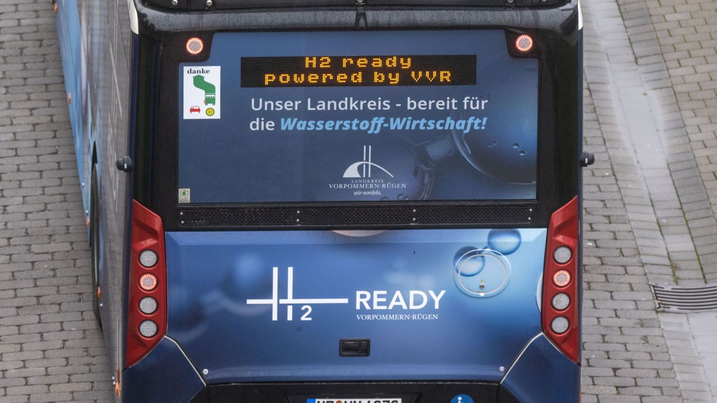 Sassnitz auf Rügen: Frau in Linienbus bei Verkehrsunfall schwer verletzt