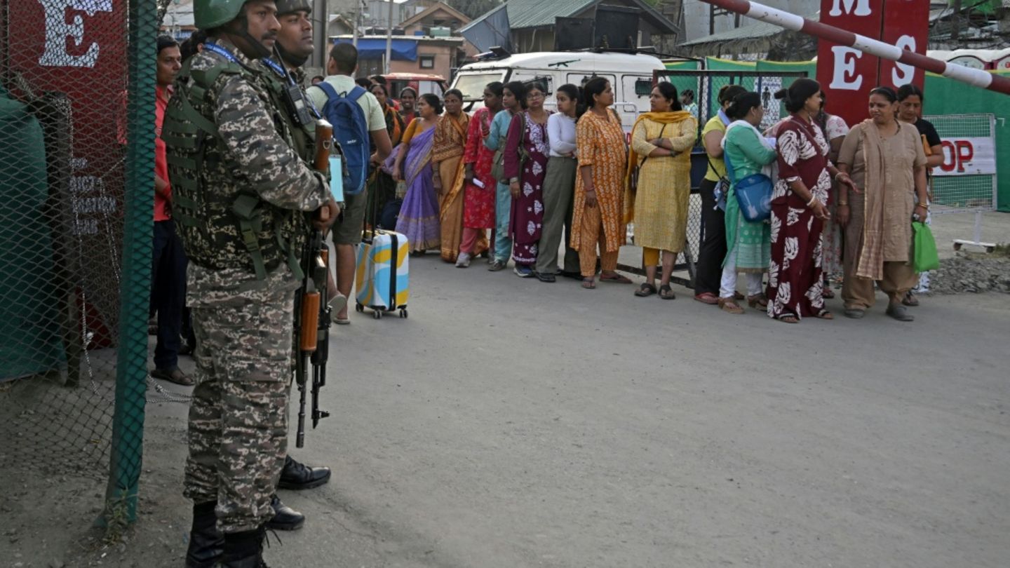 Strenge Sicherheitsvorkehrungen: Hindus beginnen Pilgerfahrt in Kaschmir-Region