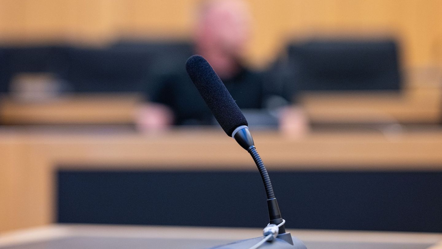 Prozessauftakt: „Gemetzel“: Mann soll eifersüchtigen Ehemann erstochen haben