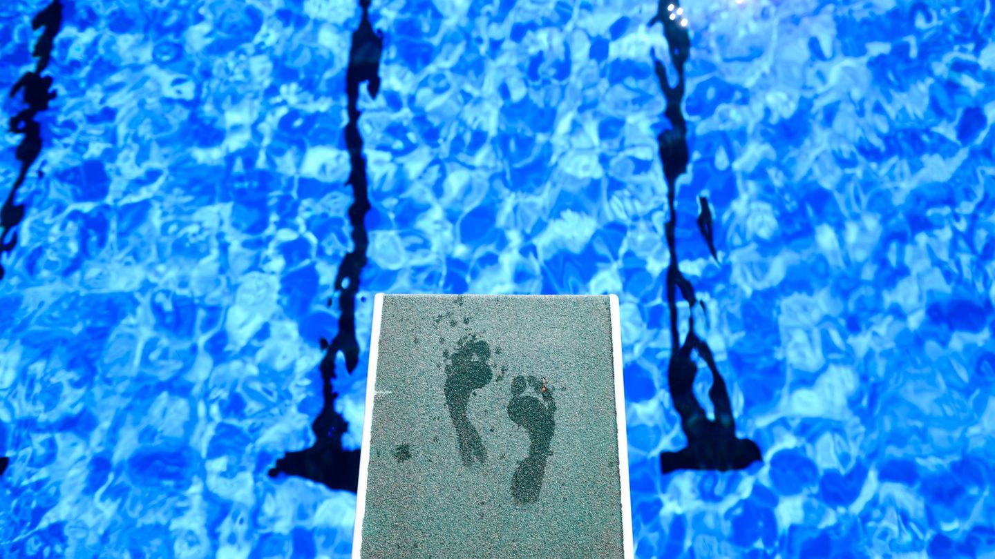„Vielfalt sichtbar machen“: Stadt Büren verteidigt Jugendschutz-Kampagne im Freibad