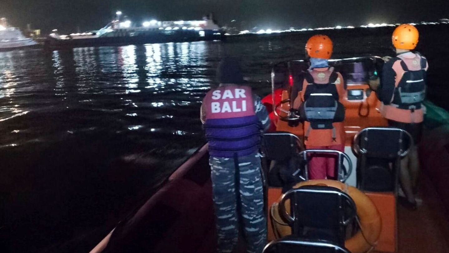 Schiffsunglück in Indonesien: Vier Tote nach Fährunglück vor Bali – Dutzende noch vermisst