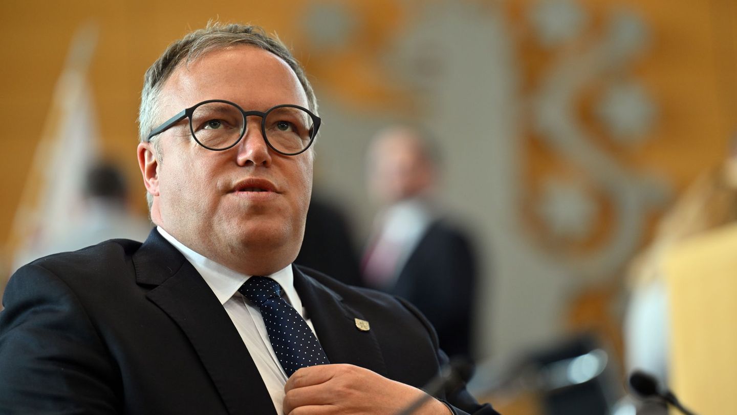 Waldbrand: Waldbrand: Ministerpräsident Voigt dankt Kräften für Einsatz