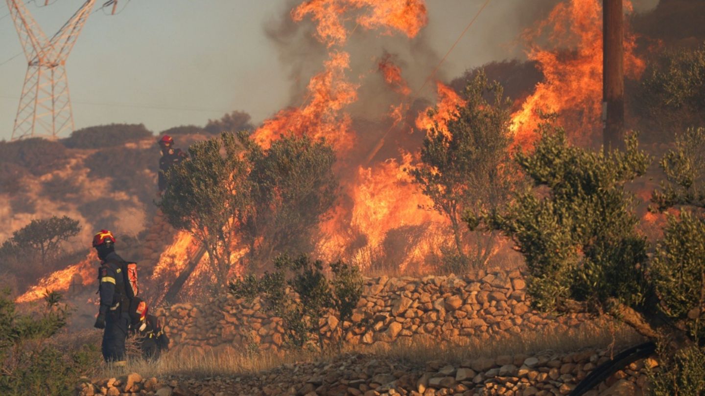 Waldbrände wüten in Westtürkei und auf Kreta – ein Todesopfer nahe Izmir