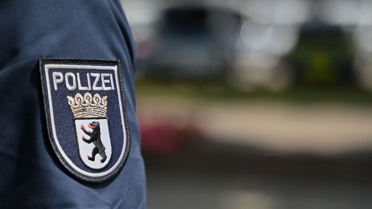Polizeimeldung: Festnahmen nach Schüssen und rechten Parolen in Marzahn