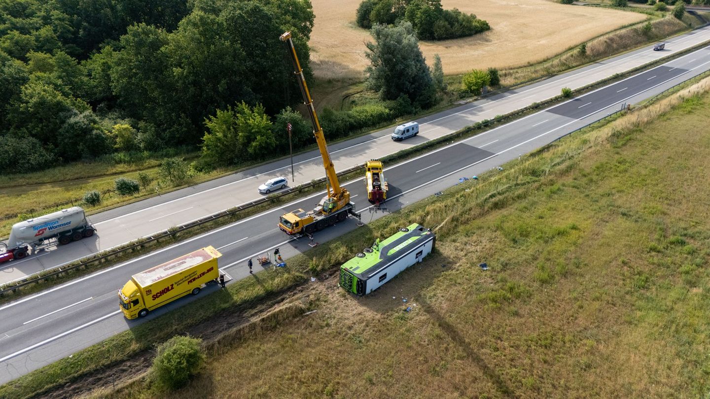 Unfall: A19 Richtung Berlin nach Busunglück bei Röbel wieder frei