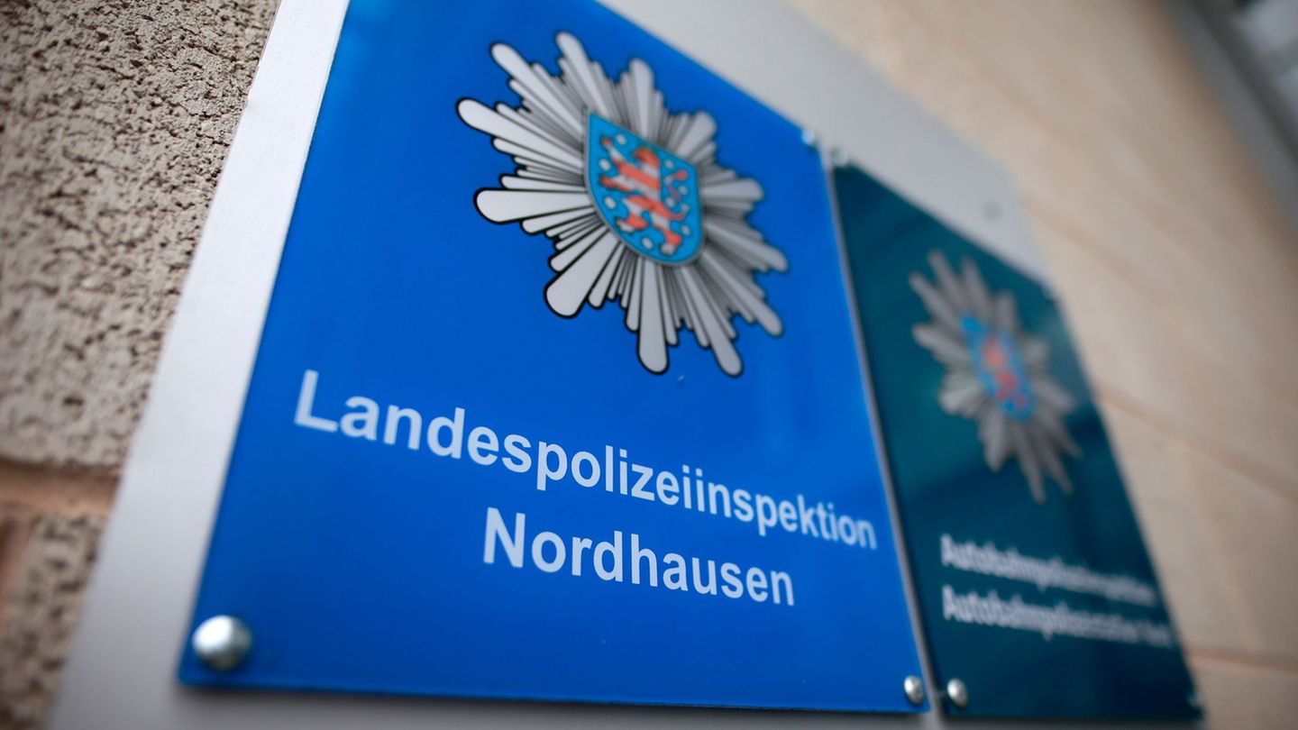 Landkreis Eichsfeld: Mann stürzt mit Rollstuhl eine Mauer herab und stirbt