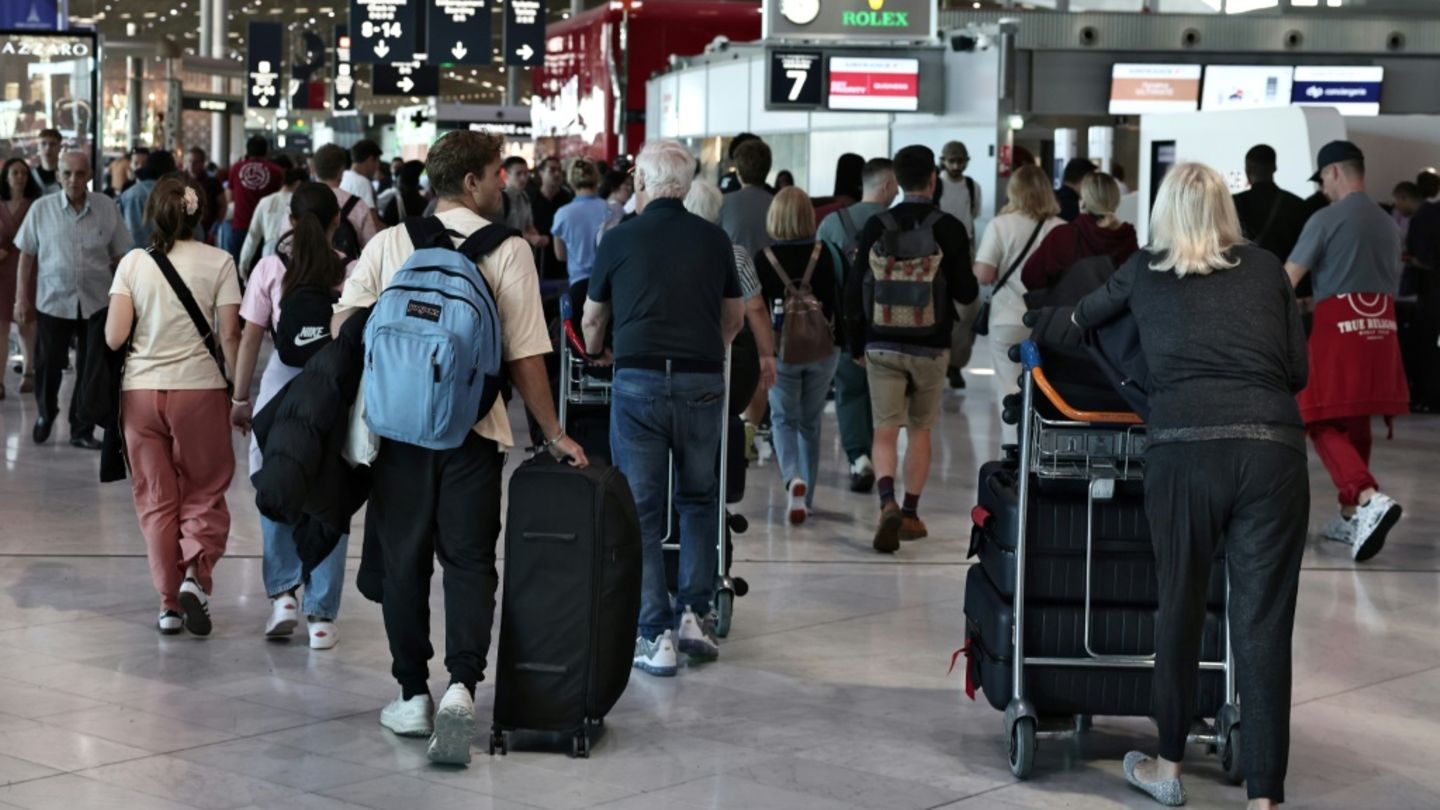 Fluglotsenstreik in Frankreich: Mehr als 1100 Flüge gestrichen