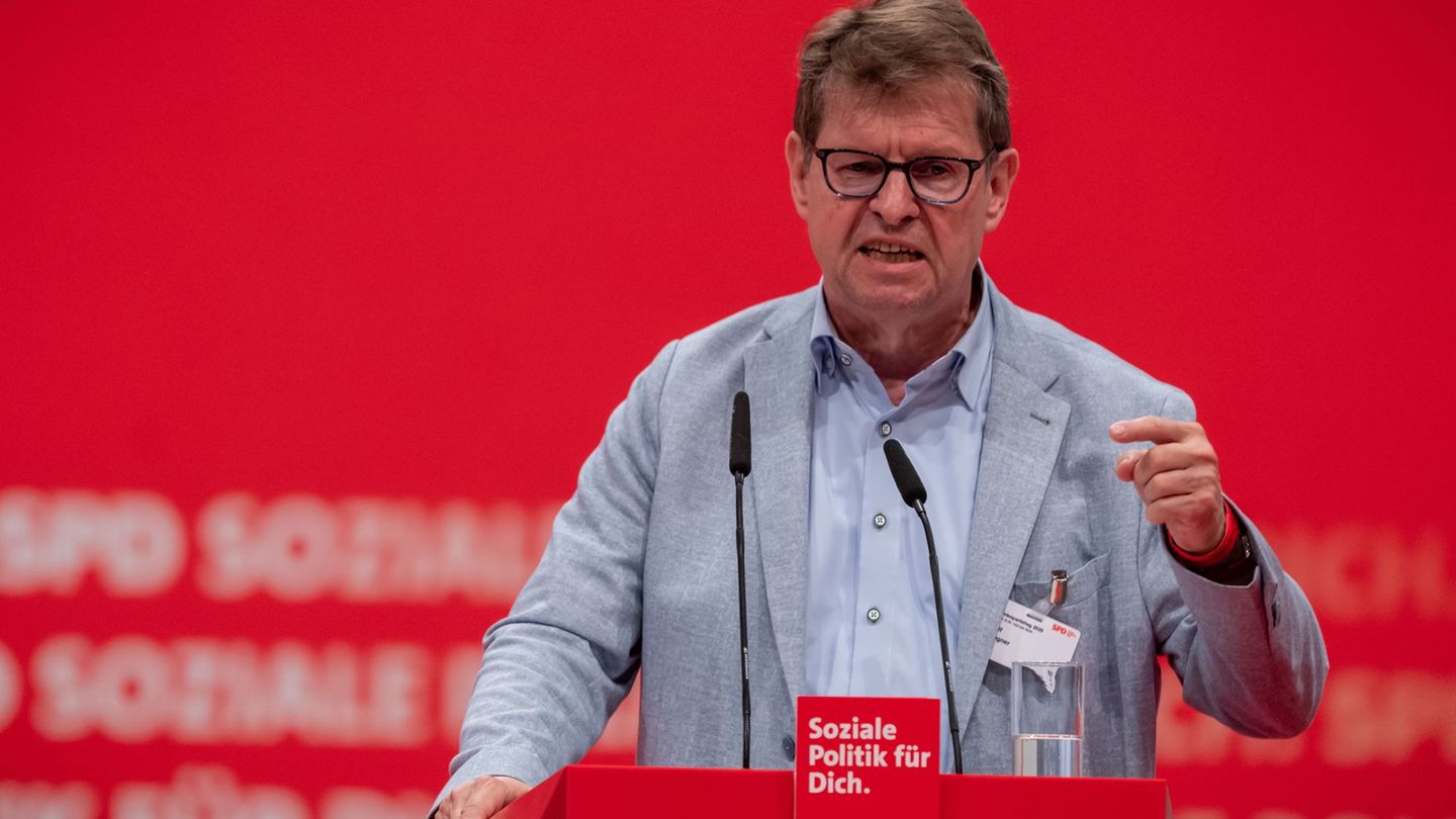 Politik: Unbekannter protestiert gegen Ausladung Ralf Stegners