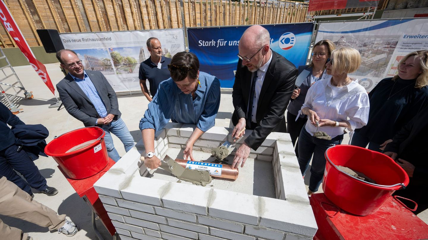 Bauprojekt: Grundstein für Rathaus-Erweiterung in Rostock gelegt