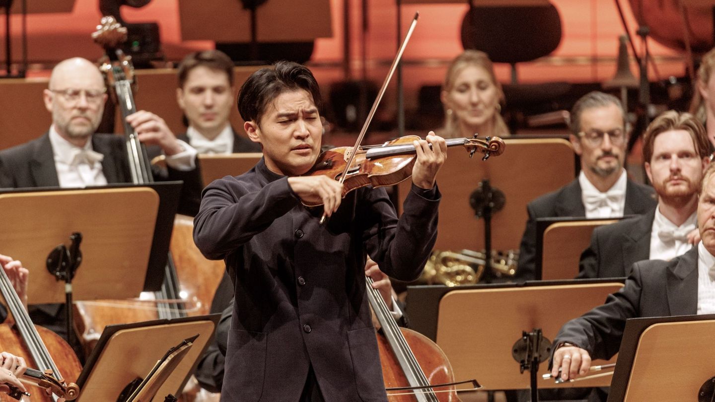 Musik: Stürmischer Beifall für Geiger Chen zum Festival-Auftakt