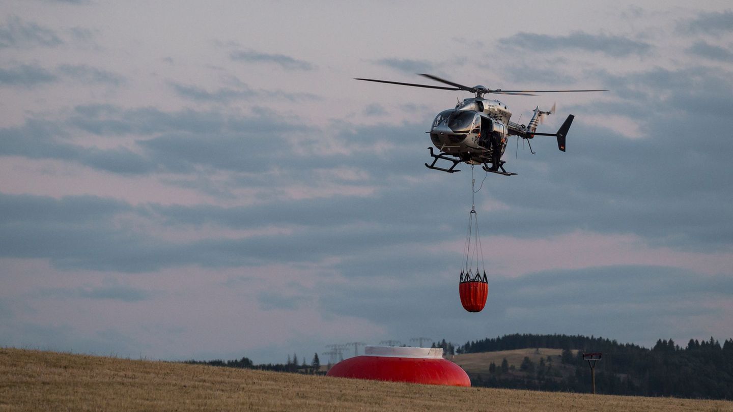 Waldbrand: Vierter Hubschrauber auf Saalfelder Höhe erwartet