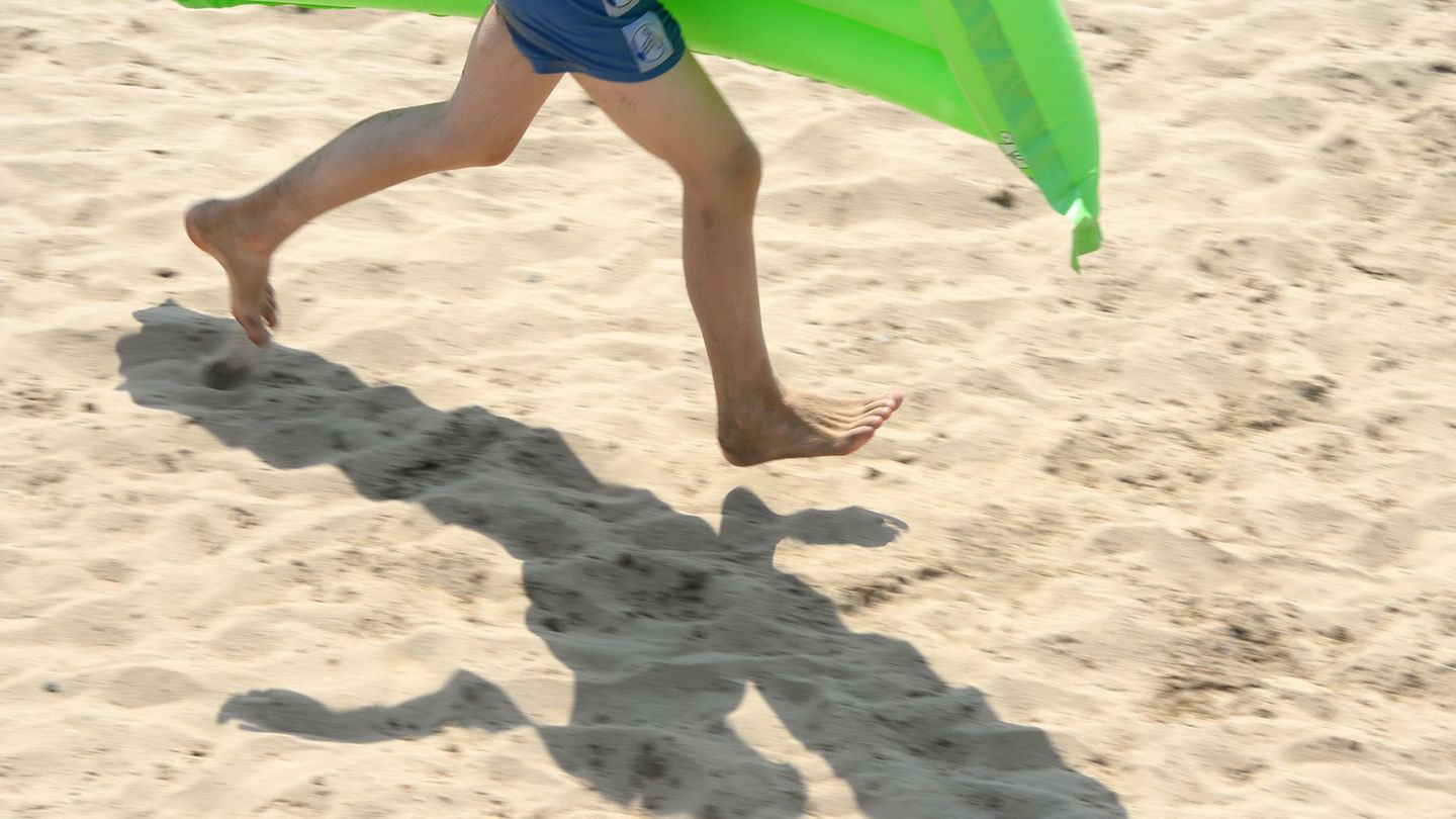 Erleichterung: Zwölfjähriger schwimmt über neun Kilometer mit Luftmatratze