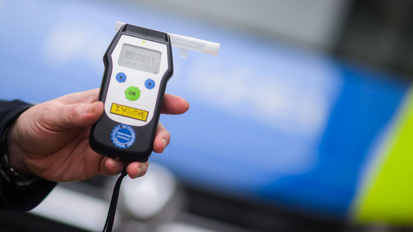 Niederbayern: Betrunkener Autofahrer attackiert nach Unfällen Polizisten