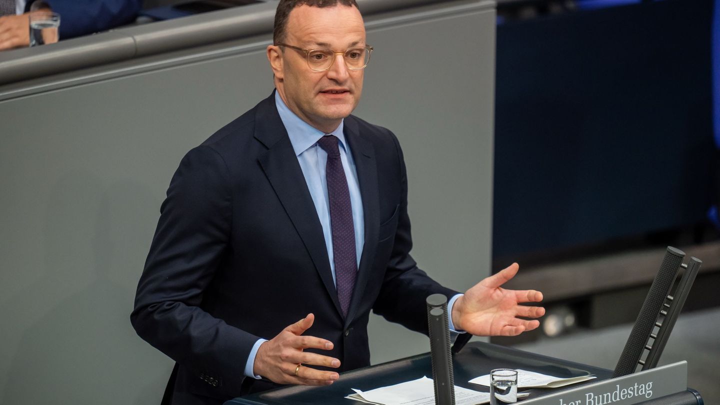 Corona-Folgen: Masken-Vorwürfe: Grüne und Linke greifen Spahn an
