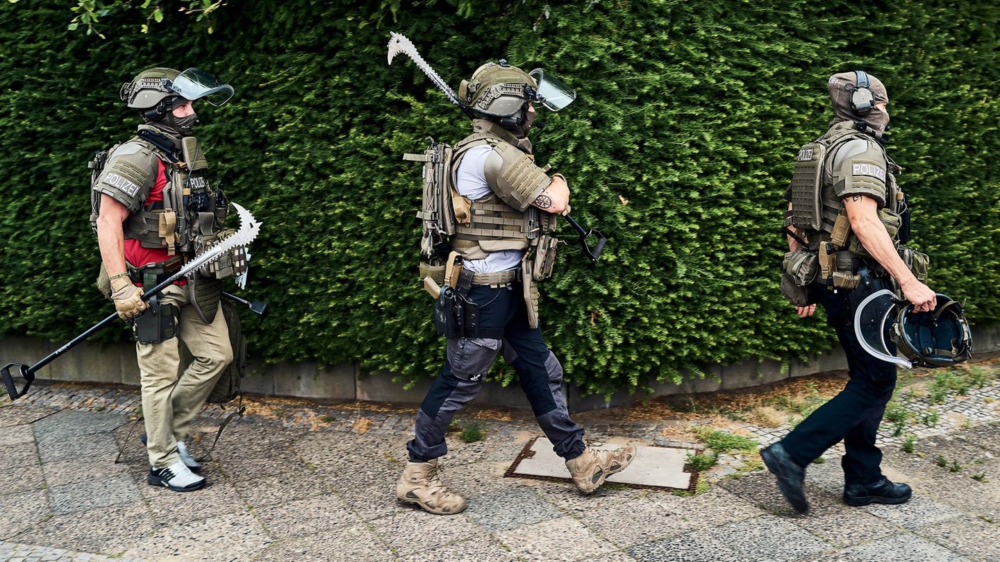 Polizei: SEK-Einsatz in Berlin-Rudow – 42-Jähriger festgenommen