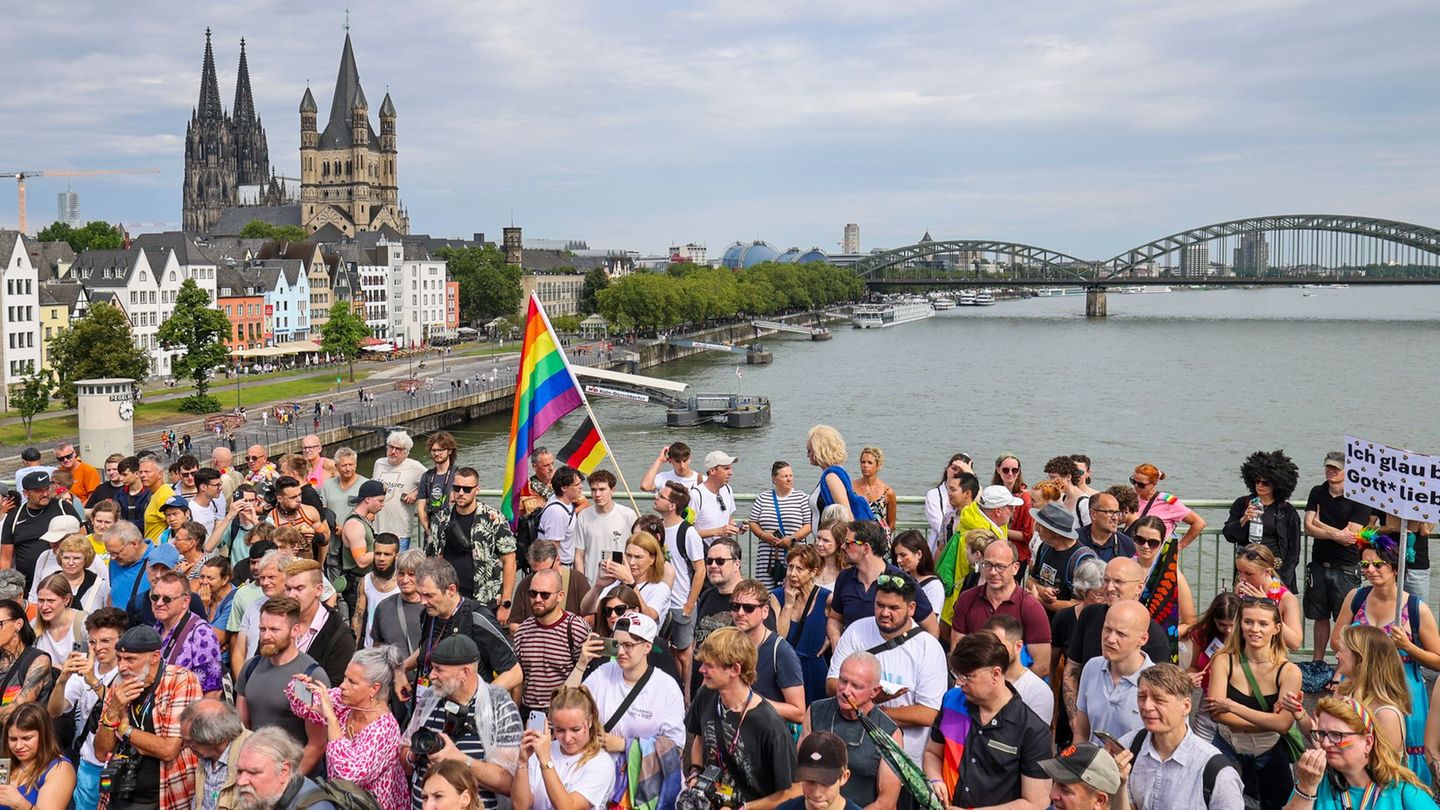 LGBTQ: CSD-Demonstration zieht durch Köln