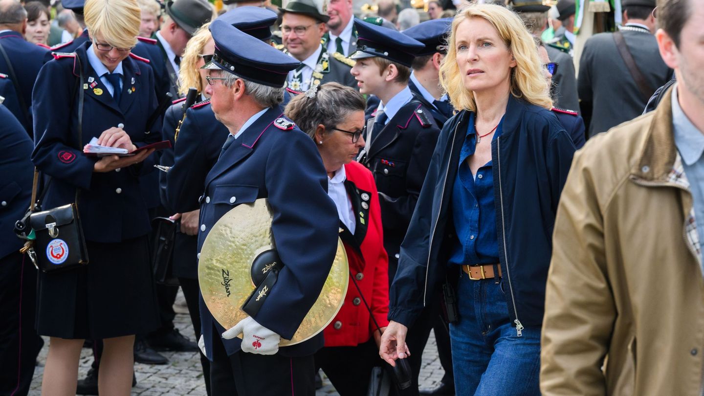 Schützen ziehen durch Hannover: Furtwängler dreht „Tatort“ mitten im Schützenausmarsch