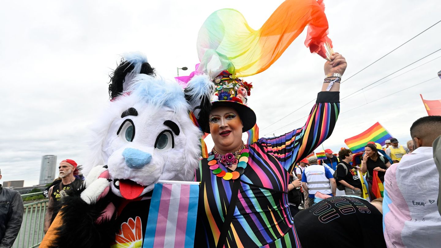 Pride-Parade: CSD-Demonstration zieht durch Köln