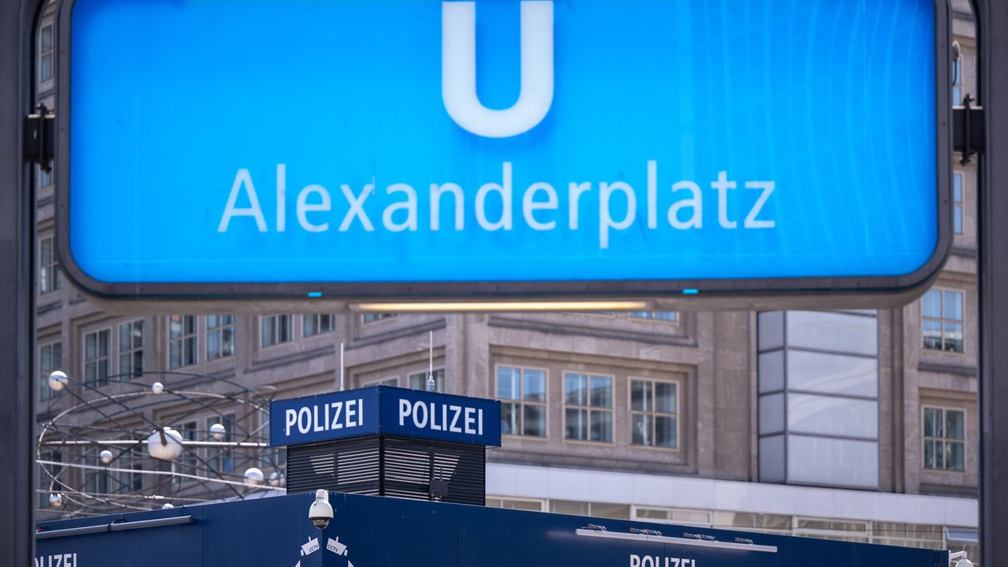 Körperverletzung im Amt: Unschuldiger in Polizeiwache misshandelt: Beamte sagen aus