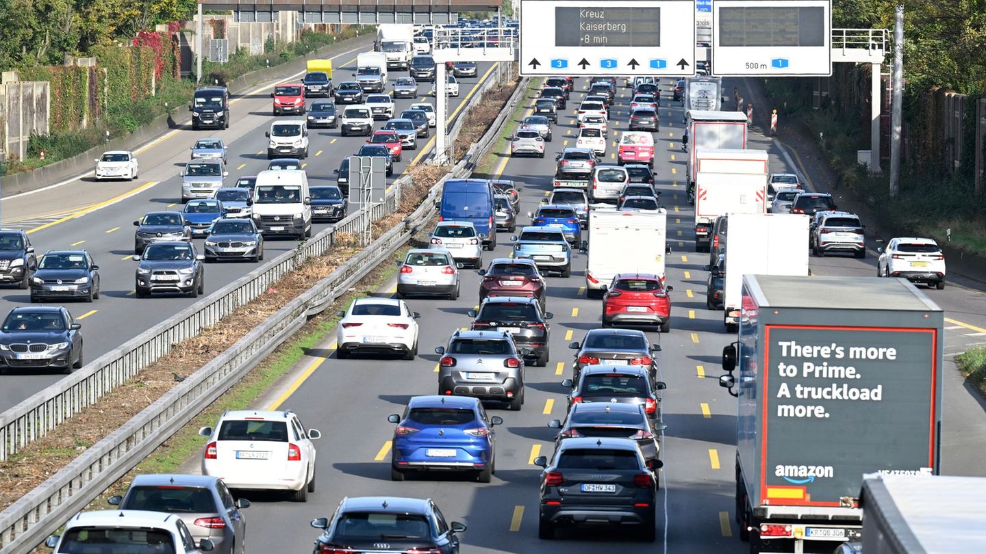 Erste Reisewelle: ADAC: Zum Ferienstart drohen Staus und „Schneckentempo“