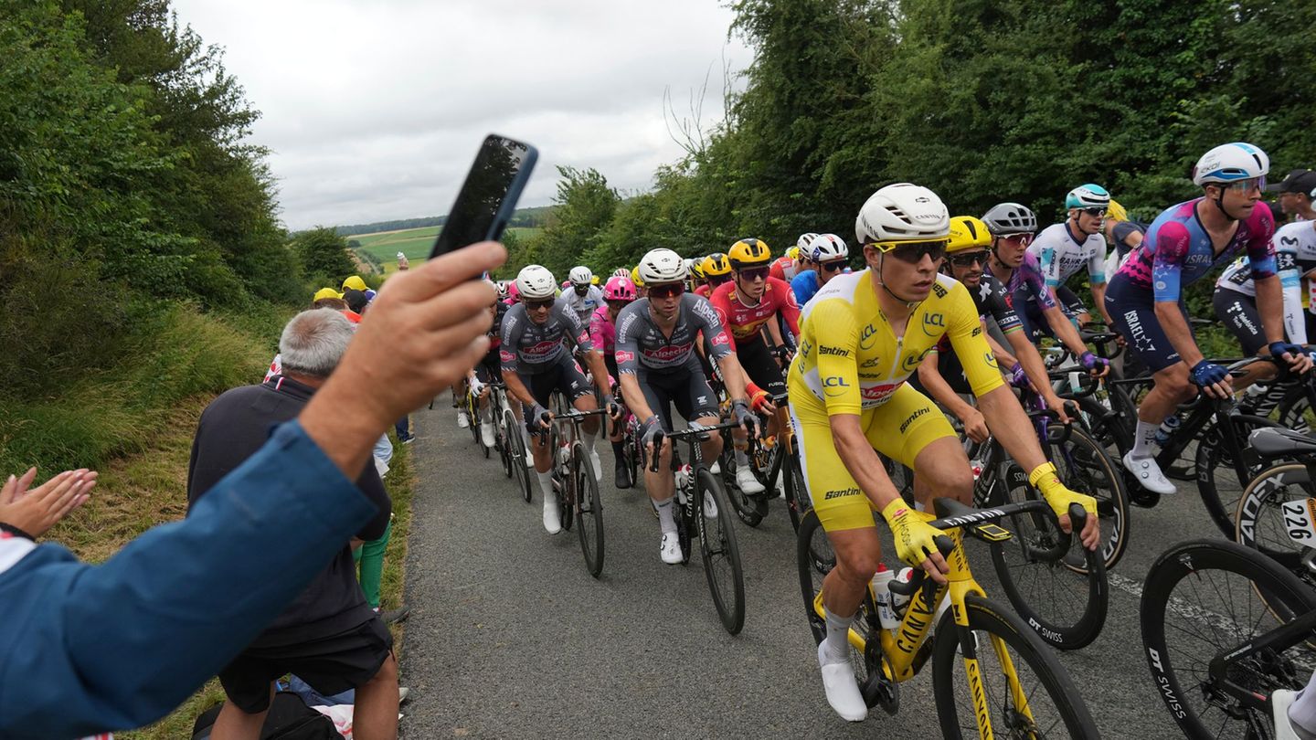 Tour de France: Philipsen-Sturz überschattet Tour-Etappe – Merlier gewinnt