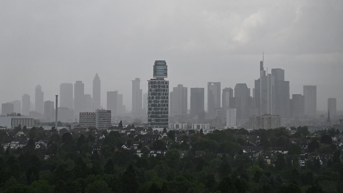 Wetter: Unbeständiges und kühleres Wetter in Hessen erwartet