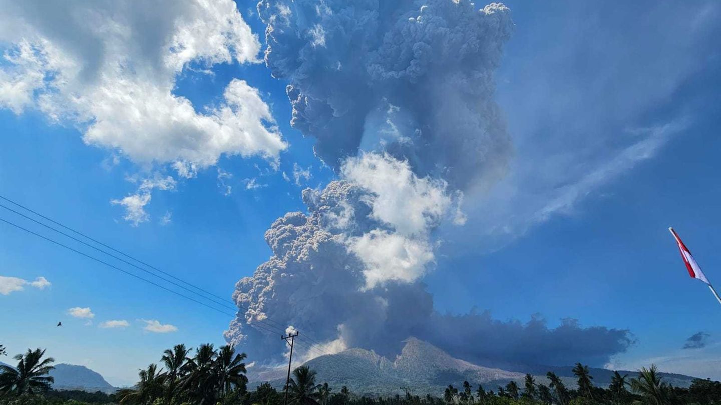 Lewotobi Laki-Laki auf Flores: Indonesischer Vulkan spuckt 18.000 Meter hohe Aschesäule