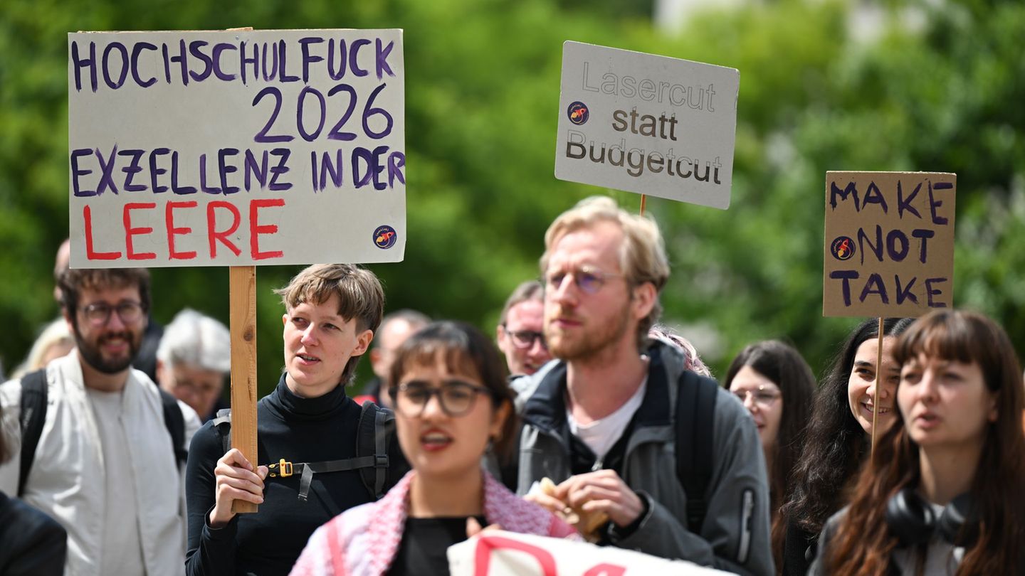 Hochschulpakt: Verdi: Tausende in Hessen bei Demos gegen Kürzungen an Unis