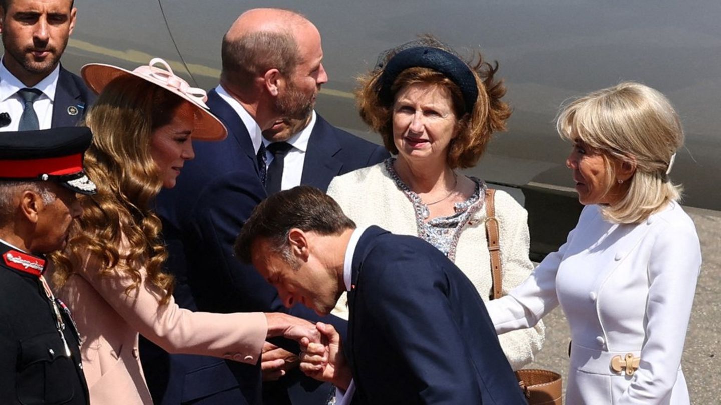 Auftakt zum französischen Staatsbesuch: Ein Handkuss für Prinzessin Kate