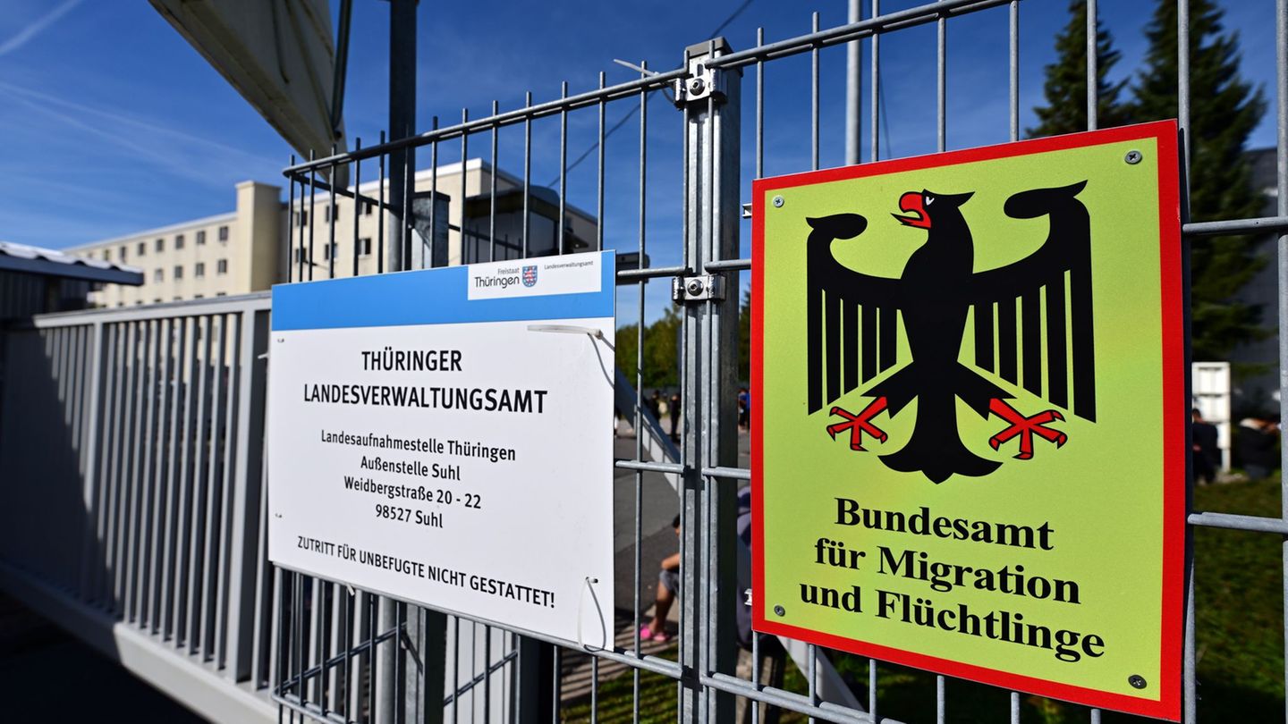 Migration: Neue Bezahlkarten für Geflüchtete ausgegeben