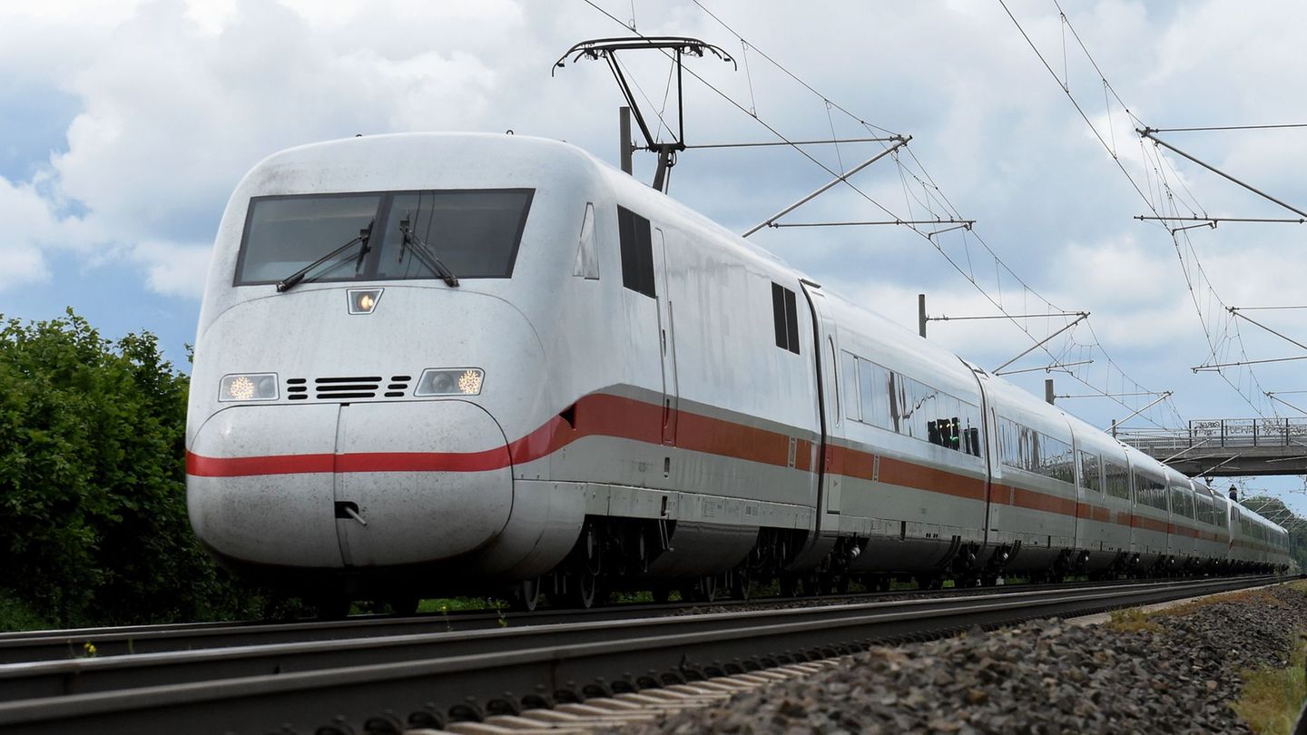 Petition: 38.000 Unterschriften gegen ICE-Schnelltrassen übergeben