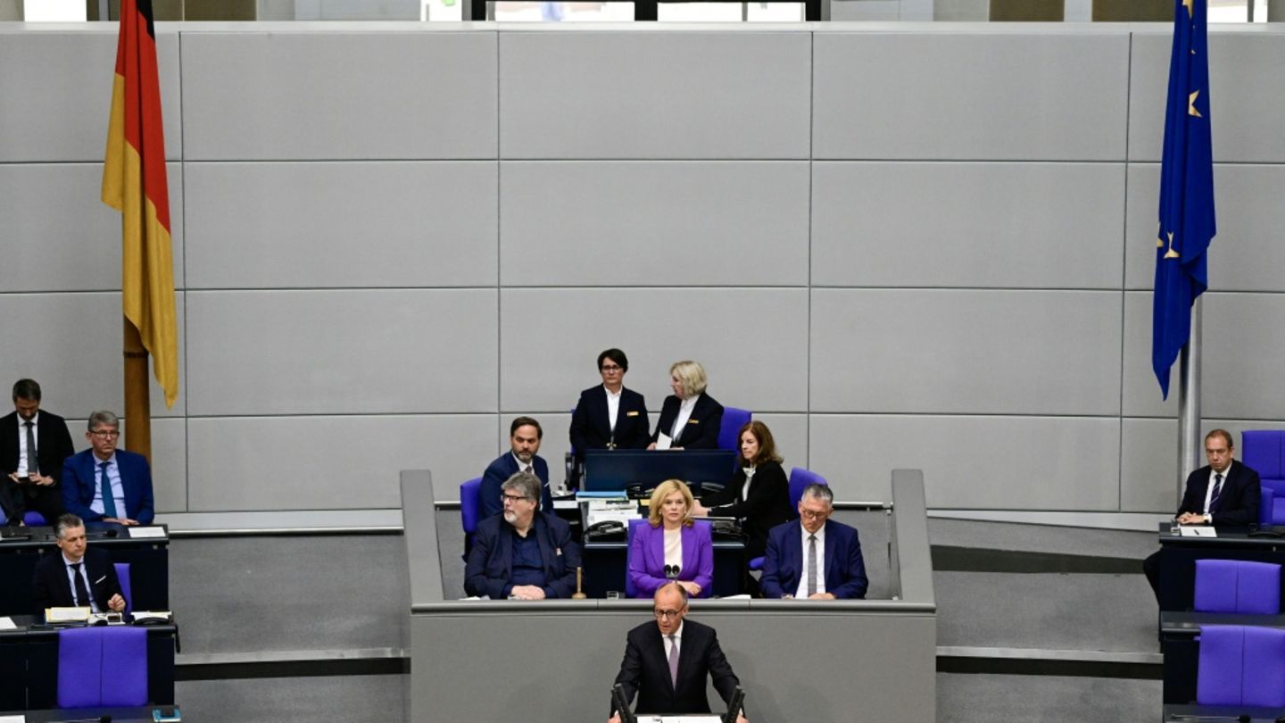 Generaldebatte und Regierungsbefragung mit Merz im Bundestag